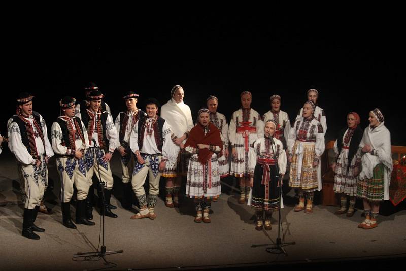 V sobotu večer se představilo na čtrnáctém ročníku Legend moravského folkloru na 151 účinkujících. Letošním tématem programu byly Vánoce na moravských horách.