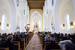 Ve farním kostele svatého Cyrila a Metoděje v Březové na Uherskohradišťsku se 17. listopadu konal pohřeb sester ze sousední obce Lopeník, kde společně s dalšími dvěma dívkami 10. listopadu tragicky zahynuly při automobilové rallye.