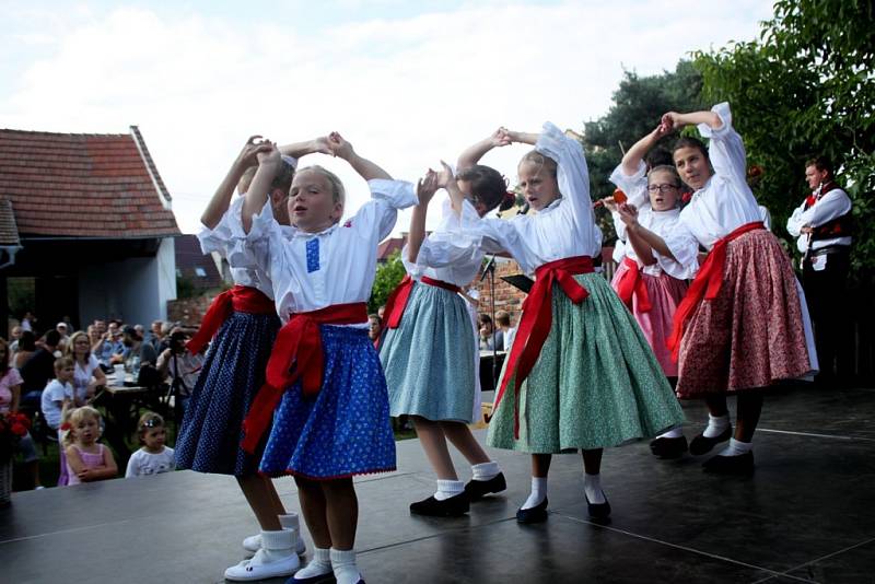 MEDOVÉ PĚNÍ. Lidové písně zněly v sobotu odpoledne a večer areálem kudlovické chalupy U Strmenských.