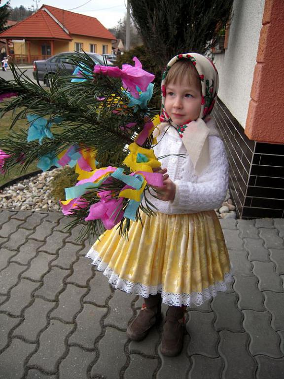 OBRAZEM: V Hradčovicích děti přivítaly jaro - Slovácký deník