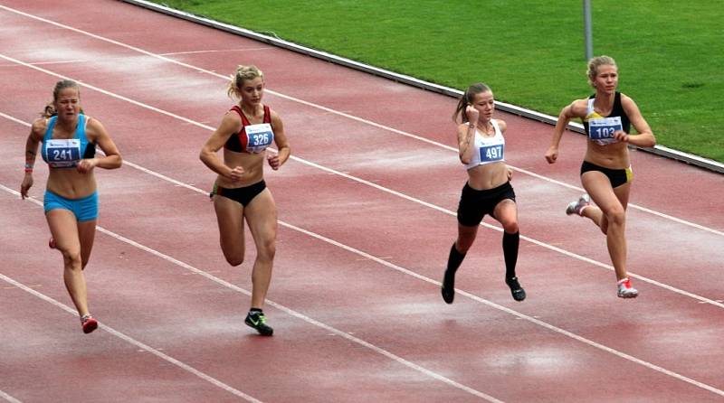 Hry VI. letní olympiády dětí a mládeže ČR ve Zlínském kraji. Atletika na atletickém stadionu v Uherském Hradišti.