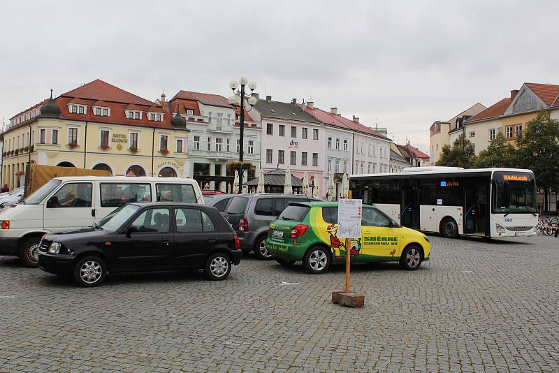 Zásah hasičů při vyprošťování osoby z autovraku nebo vyzkoušet si policejní želízka. To je jen výběr aktivit, které mohli vidět a vyzkoušet si děti v Uherském Hradišti.