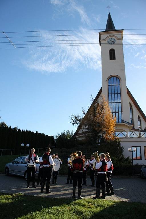 Krásné a slunečné počasí provázelo hody s právem v Nedachlebicích.