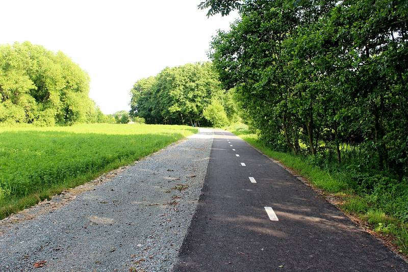 Nová cyklostezka spojila dvě sousední obce, Traplice a Sušice.