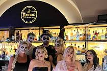 Bar La Rosco v Uherském Hradišti obsadily smrtky v různých podobách
