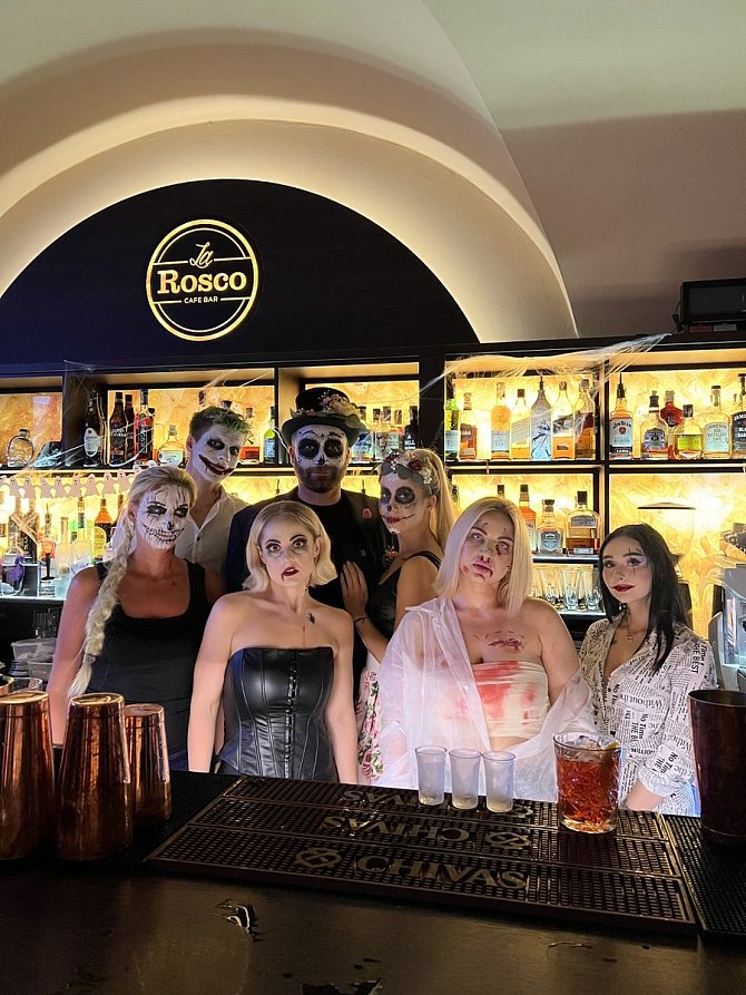 Bar La Rosco v Uherském Hradišti obsadily smrtky v různých podobách
