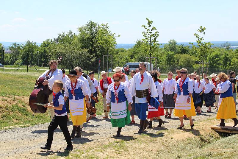 Dny slovanské kultury v Rochus parku. Účinkující folkloristé přijeli z Polska i Chorvatska. Došlo i na mezinárodní kácení májky.