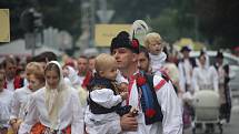 Slavnostní průvod počítal s více než třemi tisíci krojovanými. Ty neodradila ani nepříznivá předpověď počasí.