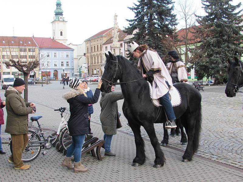 Tříkrálovou sbírku v Uherském Hradišti zahájili tři králové na koních.