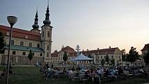  XI. ročník hudebního festivalu Šroubek se uskutečnil u ohradní zdi s nikami a osmi světci.