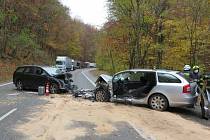 Nehoda dvou automobilů zablokovala na několik hodin hlavní silniční tah I/50 u odbočky k hradu Buchlovu.