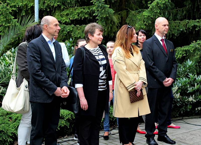 V Sirnatých lázních Ostrožská Nová Ves požehnal kněz pramenům, návštěvníci se pak mohli zaposlouchat do písniček dětí a pěveckých sborů.