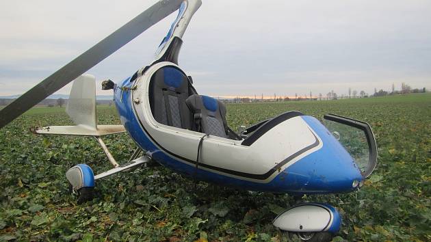 Při havárii vírníku nedaleko Polešovic se zranili pilot i pasažér