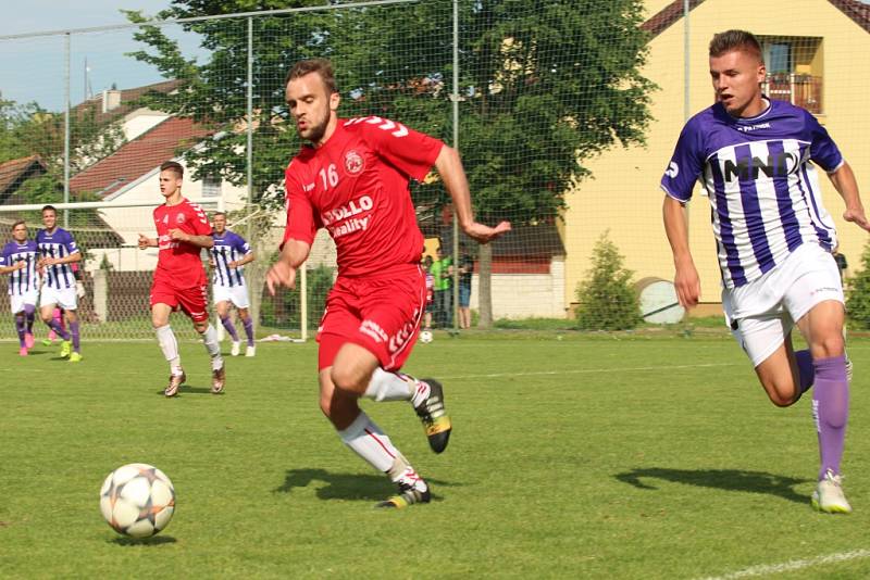 Uherský Brod - Hodonín 2:2 (0:1) Uherský Brod (v červeném).