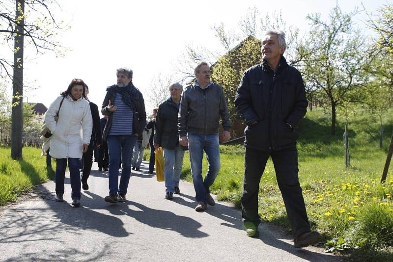 Herci Slováckého divadla u Josefa Holcmana ve Skoronicích.