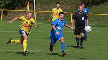 Fotbalisté Starého Města (žluté dresy) zdolali ve šlágru 4. kola I. B třídy sk. C domácí Ořechov 4:0.