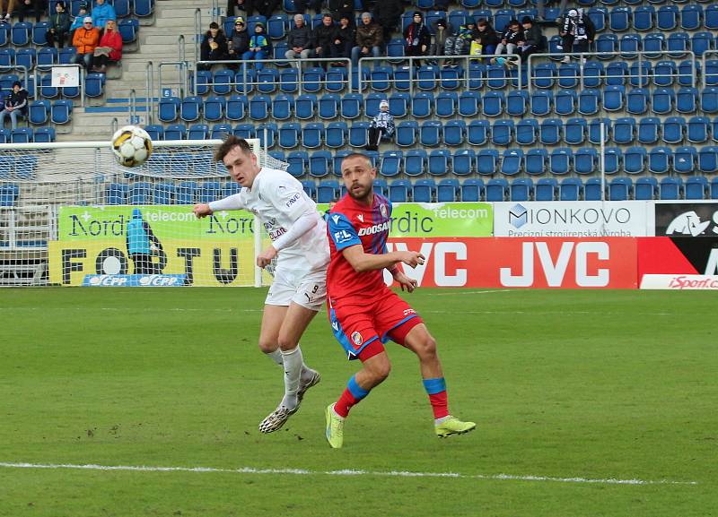 Fotbalisté Slovácka (bílé dresy) ve šlágru 20. kola FORTUNA:LIGY vyzvali mistrovskou Plzeň.