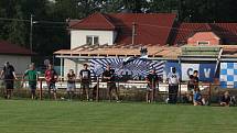 Fotbalisté Uherského Brodu (červené dresy) porazili v 1. kole MOL Cupu Viktorii Otrokovice 2:1 po prodloužení.