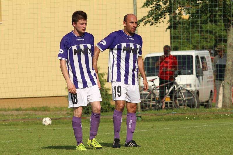 Uherský Brod - Hodonín 2:2 (0:1) Uherský Brod (v červeném).