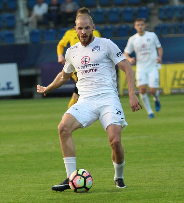 1. FC Slovácko - MFK Karviná (ve žlutém)