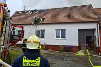 Požár rodinného domu a hospodářské budovy v Horním Němčí - 6. 2. 2021