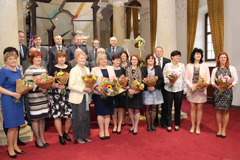 Zlínský kraj ocenil v uherskobrodském Muzeum Jana Ámose Komenského 18 učitelů za jejich práci. Čtveřice oceněných pedagogů byla ze Slovácka.