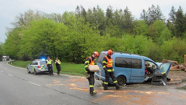 Při třech dopravních nehodách na Slovácku havarovalo během půl hodiny pět aut