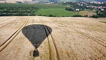 Dvě desítky horkovzdušných balonů nejen z České republiky a Slovenska, ale i z Polska, Rakouska či Slovinska létají o víkendu nad Slováckem.