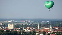 Dvě desítky horkovzdušných balonů nejen z České republiky a Slovenska, ale i z Polska, Rakouska či Slovinska létají o víkendu nad Slováckem.