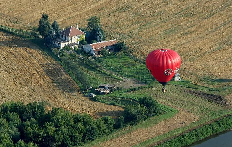Nad Slováckem létají balony z Rakouska i Slovinska - Valašský deník