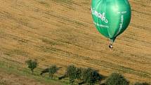 Dvě desítky horkovzdušných balonů nejen z České republiky a Slovenska, ale i z Polska, Rakouska či Slovinska létají o víkendu nad Slováckem.