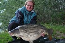 Soutěžní číslo 142 - Gabriela Zavadilová, kapr, 85 cm a 14,8 kg.