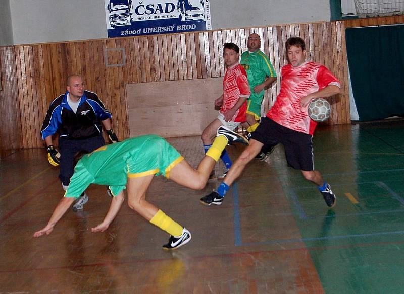 Sáloví fotbalisté Uherského Brodu prohráli na turnaji pouze jednou a po zásluze zvítězili. 