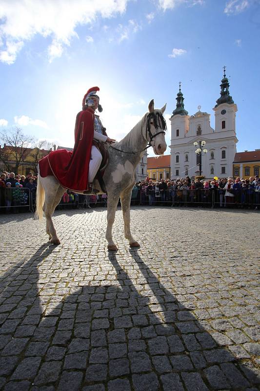 Žehnání svatomartinského vína na náměstí v Uherském Hradišti.