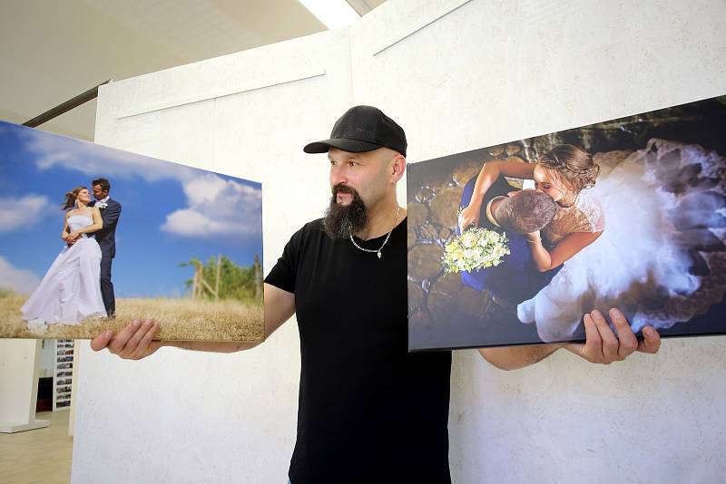 Výstava Svatební fotografie 4x jinak . Turistické centrum Velehrad.Na snímku Ludvík Daněk