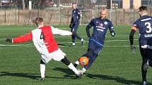 Fotbalisté ligového Slovácka (v modrých dresech) zvítězili na umělé trávě v Kroměříži 4:1.