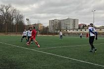 Fotbalisté Bojkovic (bílé dresy) v rámci soustředění remizovali s Brumovem 0:0.