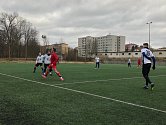 Fotbalisté Bojkovic (bílé dresy) v rámci soustředění remizovali s Brumovem 0:0.