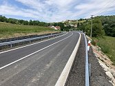 Silnice mezi Luhačovicemi a Bojkovicemi je po roce a půl průjezdná bez omezení. Oprava přišla na téměř 61 milionů.