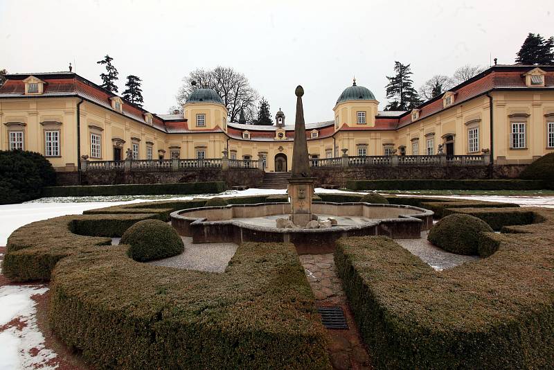 Tradičním zimním úklidem se v těchto dnech chystá na prohlídkovou sezonu státní zámek Buchlovice.