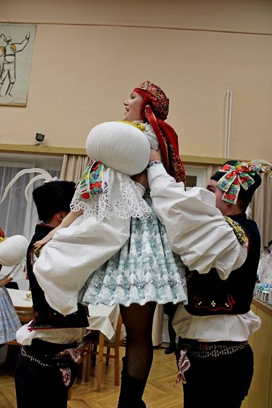 Osmý krojový ples v Babicích okrášlila moravská beseda