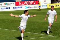Fotbalisté Slovácka (bílé dresy) vstoupili do nové ligové sezony výhrou v Liberci. 
