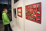 Dvacet let od znovuobnovení Tříkrálové sbírky si Charita Uherské Hradiště připomněla v Kině Hvězda vernisáží fotografií i rekvizit dobrovolníků.