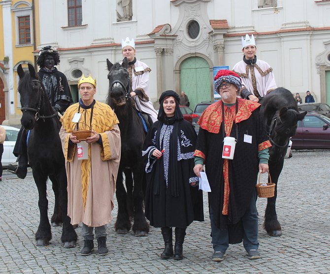 Tříkrálovou sbírku v Hradišti zahájili tři králové na koních; středa 3. ledna 2024