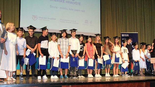 ZŠ UNESCO slavnostně předala certifikáty absolventům jazykových zkoušek