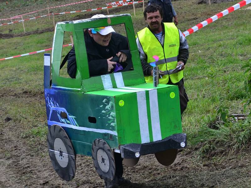 Na ranč Vlčák u Osvětiman se sjelo šestnáct samohybů.