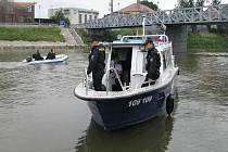 Policejní kontrola na řece