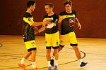 Futsalová liga Uherskohradišťska – 2. kolo: Superfrankie MD Team – GFC (ve žlutém) 3:4.