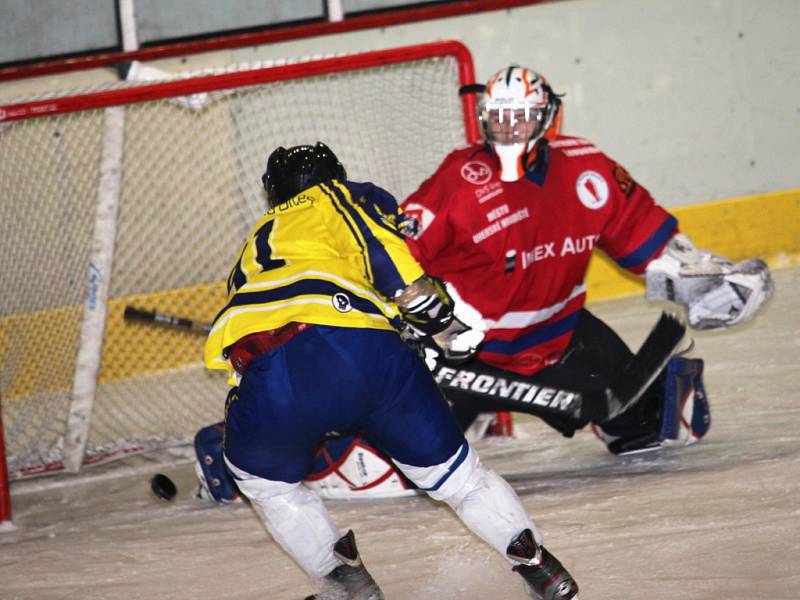 Krajská liga: Uherské Hradiště (v červeném) – Velká Bíteš 3:4