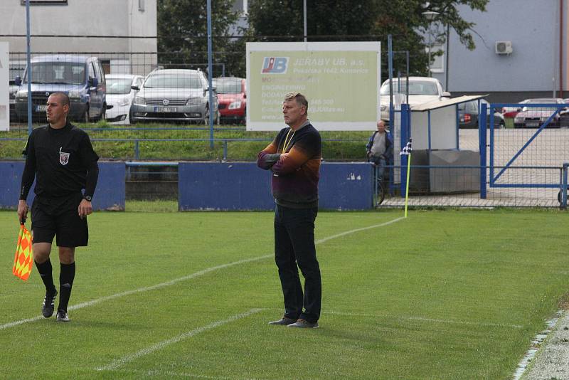 Fotbalisté Kunovic (v modrých dresech)  v 5. kole I. A třídy skupiny odlehli favorizovaným Osvětimanům 2:4.